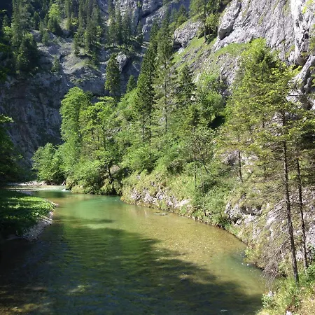 Gastezimmer Salzatal Vendégház *